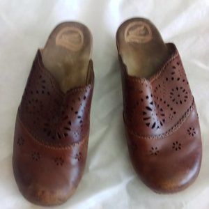 Women's clogs